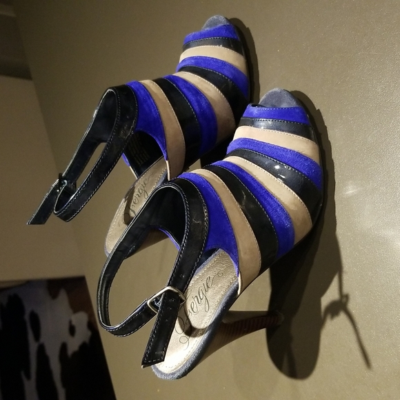 Fergie size 6.5 Navy and grey sling back - Picture 4 of 5